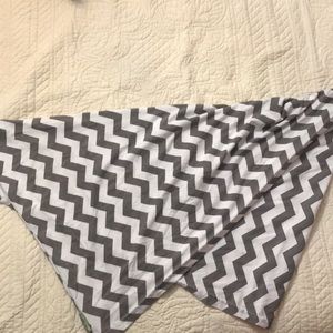 Itsy Ritsy Nursing scarf in great condition